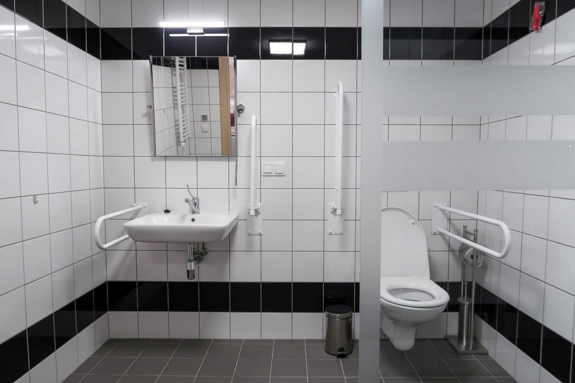 Dom Studencki Arka Pansiyon Wroclaw Dış mekan fotoğraf